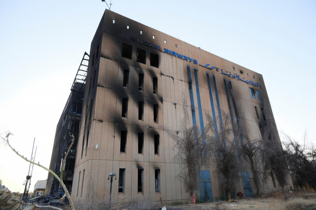 Zničená budova v Sudáne. FOTO: Reuters