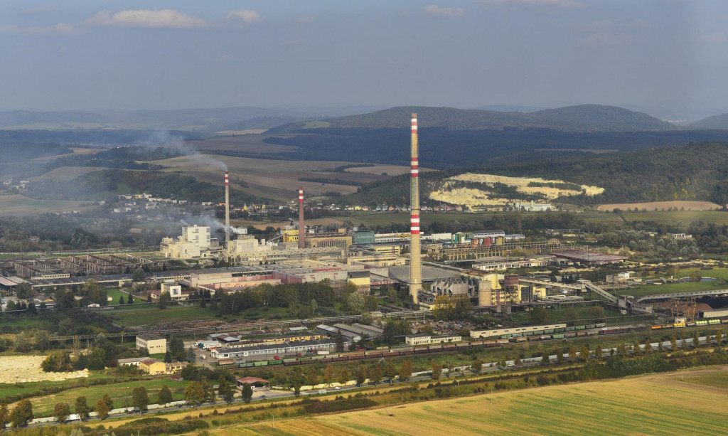 Letecký pohľad na areál firmy Bukóza Holding v Hencovciach pri Vranove nad Topľou.

FOTO: TASR/M. Kapusta