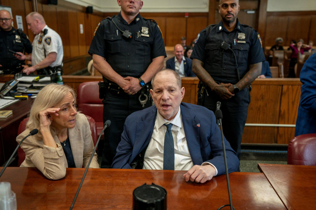 Prípad Harveyho Weinsteina pokračuje jeho opätovným súdnym procesom v New Yorku. FOTO: Reuters