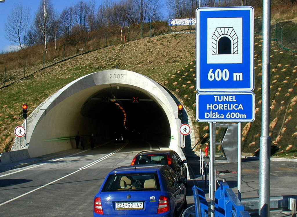 Tunel Horelica otvorili motoristickej verejnosti ako dvojpruh v októbri 2004. FOTO: FOTO: TASR/P. Ďurčo