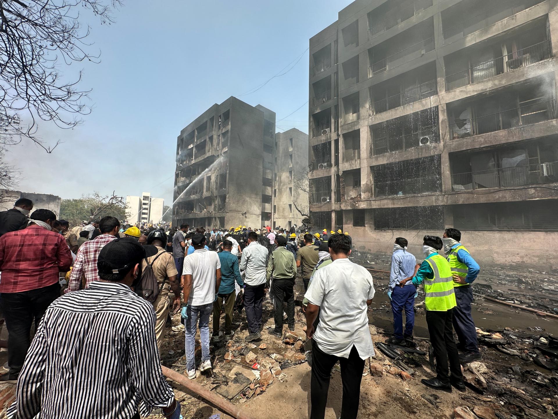 Zrútilo sa lietadlo, ktoré smerovalo z Indie do Británie. Nikto zrejme neprežil, hlási polícia