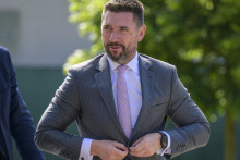 Minister pôdohospodárstva a rozvoja vidieka Richard Takáč pred výjazdovým rokovaním vlády v Pečovskej Novej Vsi. FOTO: TASR/Veronika Mihaliková