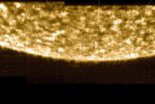 Mapa žiarenia južného pólu Slnka zaznamenaná sondou Solar Orbiter.
