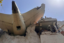 Pohľad na zadnú časť spoločnosti Air India po jeho havárii v západoindickom meste Ahmadabad. FOTO: Reuters