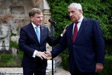 Taliansky minister zahraničných vecí Antonio Tajani a nemecký minister zahraničných vecí Johann Wadephul. FOTO: Reuters