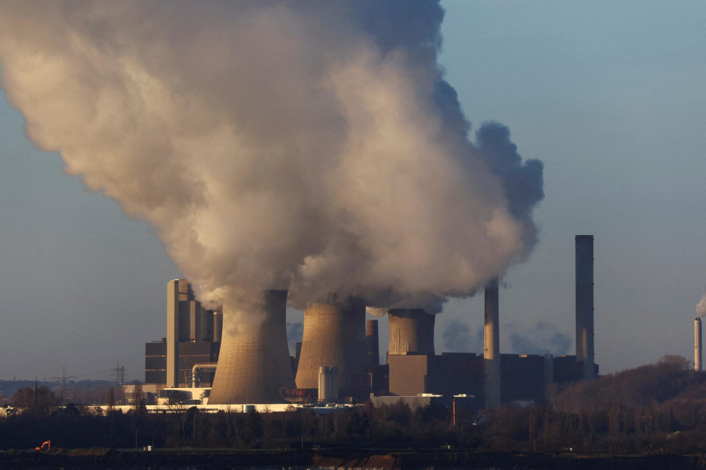 Pohľad na uhoľnú elektráreň Weisweiler nemeckej energetickej spoločnosti RWE v nemeckom meste Weisweiler.

FOTO: REUTERS