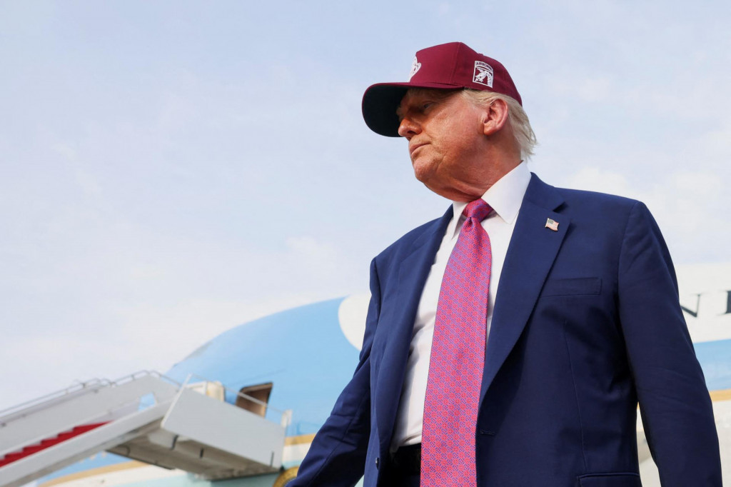 Trumpove recipročné clá, ktoré označil za „Deň oslobodenia“, vstúpia do platnosti začiatkom júla po tom, čo ich prezident v apríli najskôr oznámil a vzápätí na 90 dní odložil, aby umožnil rokovania. FOTO: REUTERS