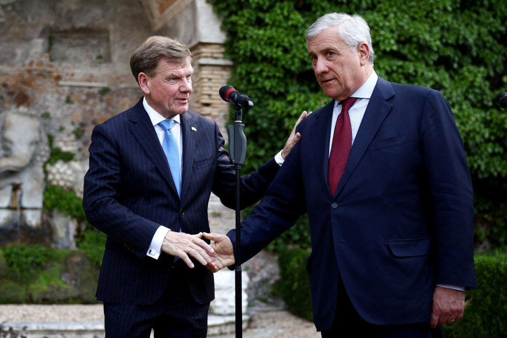 Taliansky minister zahraničných vecí Antonio Tajani a nemecký minister zahraničných vecí Johann Wadephul. FOTO: Reuters