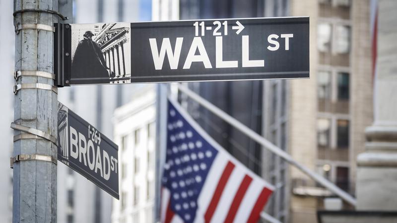 Akcie v USA sa v piatok po otvorení burzy výrazne oslabili. Dôvodom bol izraelský útok na Irán