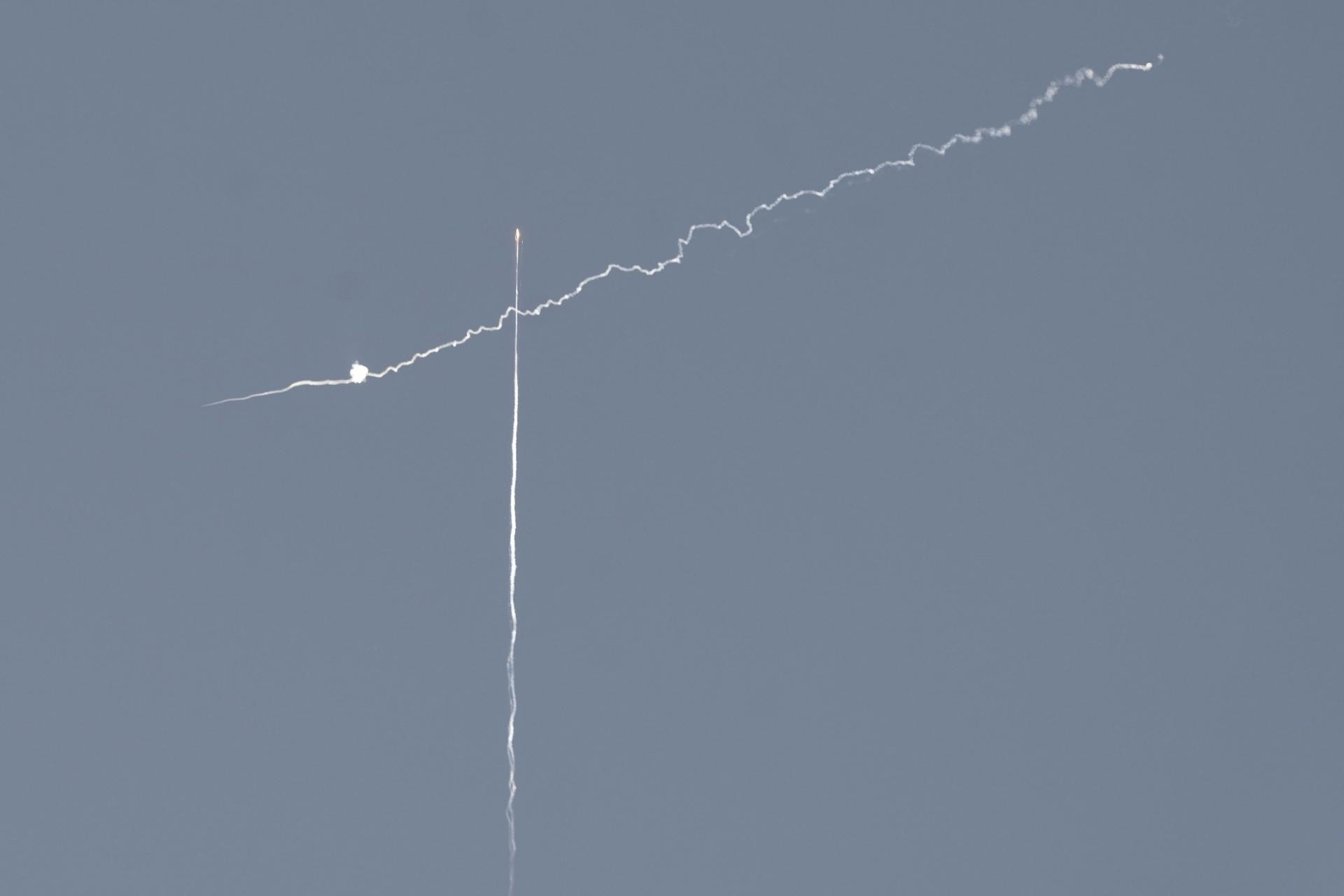 Izrael udrel na dvesto cieľov v Iráne vrátane jadrových zariadení, uviedol hovorca armády