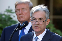 Americký prezident Donald Trump a šéf amerického Fedu Jerome Powell. FOTO: REUTERS