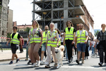 Srbskí vysokoškolskí študenti a ich sympatizanti protestovali 9. júna pred sídlom vlády v Belehrade proti zvyšujúcemu sa tlaku na univerzity. FOTO: Reuters
