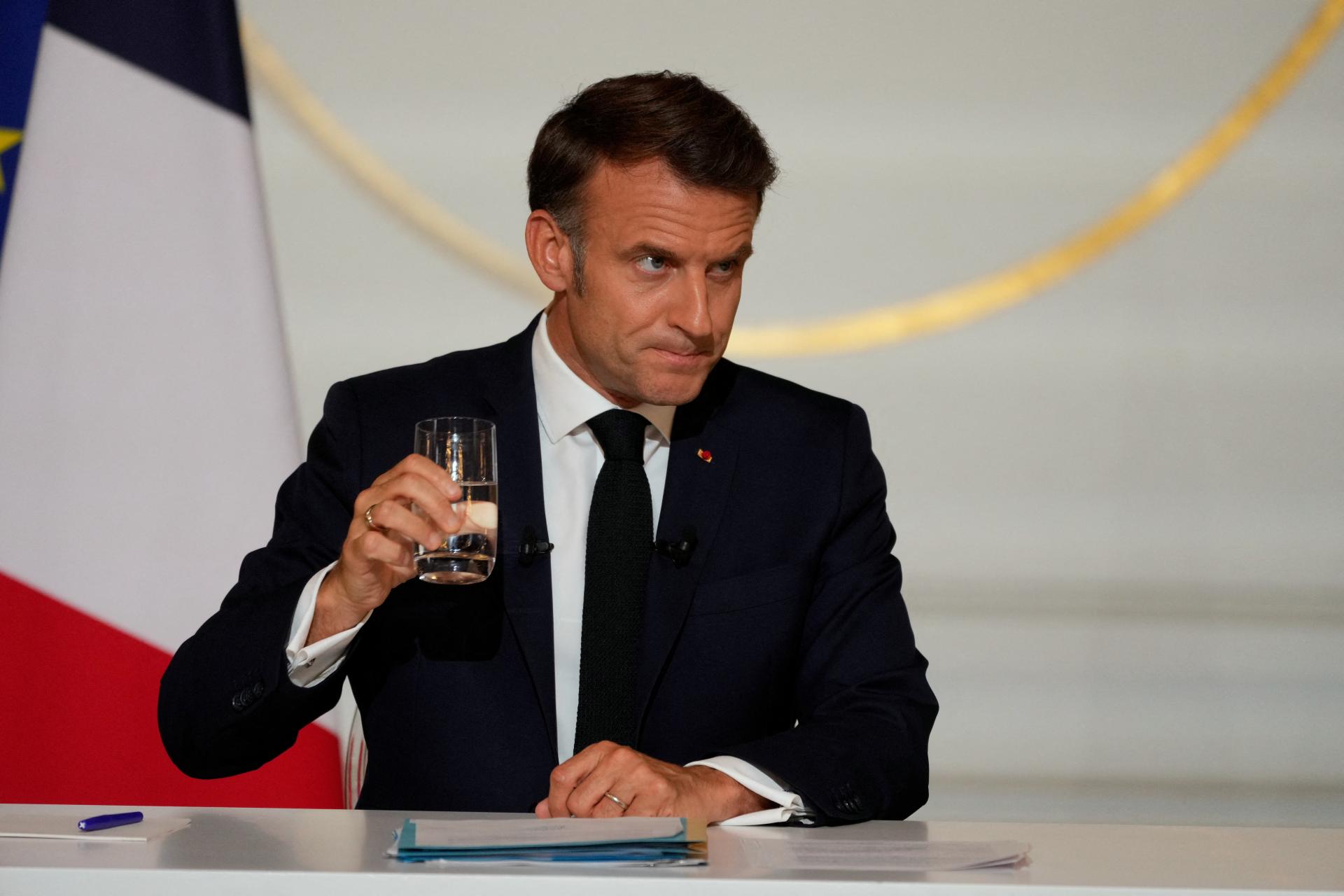 Macron vyzval iránskeho prezidenta na rýchly návrat k rozhovorom s USA o jadrovom programe