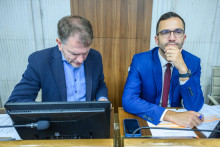 Poslanci za Slovensko zľava Igor Matovič a Július Jakab. FOTO: TASR/Jaroslav Novák