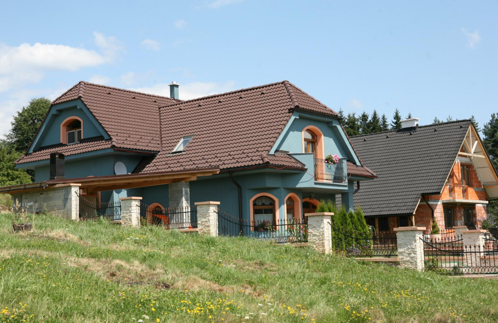 Štát prispieva na realizáciu energoeticky úsporných domov, ale i na staršie domy, ktoré nutne potrebujú rekonštrukciu. FOTO: Peter Mayer