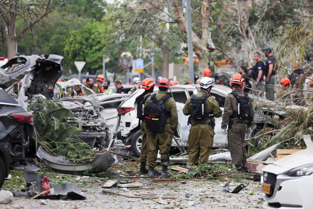Dôsledky dopadu iránskej rakety v Izraeli. FOTO: Reuters