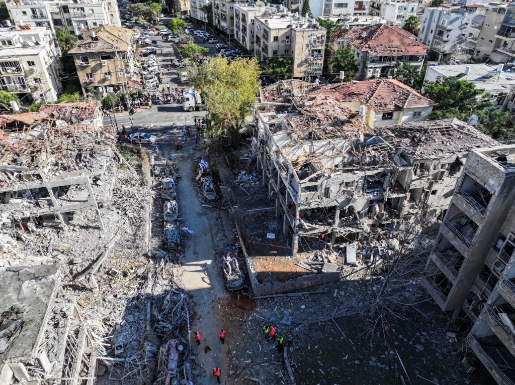 Zničené domy v Izraeli. FOTO: Reuters