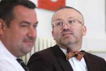 Vpravo exriaditeľ Slovenskej informačnej služby Vladimír Pčolinský na Špecializovanom trestnom súde v Banskej Bystrici. FOTO: TASR/Ján Krošlák