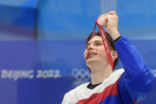 Juraj Slafkovský bol absolútnym hitom poslednej zimnej olympiády v Pekingu. Aj vďaka úchvatnej forme zázračného tínedžera získali Slováci bronzové medaily. FOTO: TASR/M. Baumann