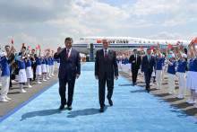Kazachstan a Čína sú krajiny s autokratickými režimami. Na snímke sú ich predstavitelia, kazašský prezident Kasym-Žomart Tokajev (vpravo) a čínsky Si Ťin-pching.
FOTO: Reuters/tlačová služba kazašského prezidenta