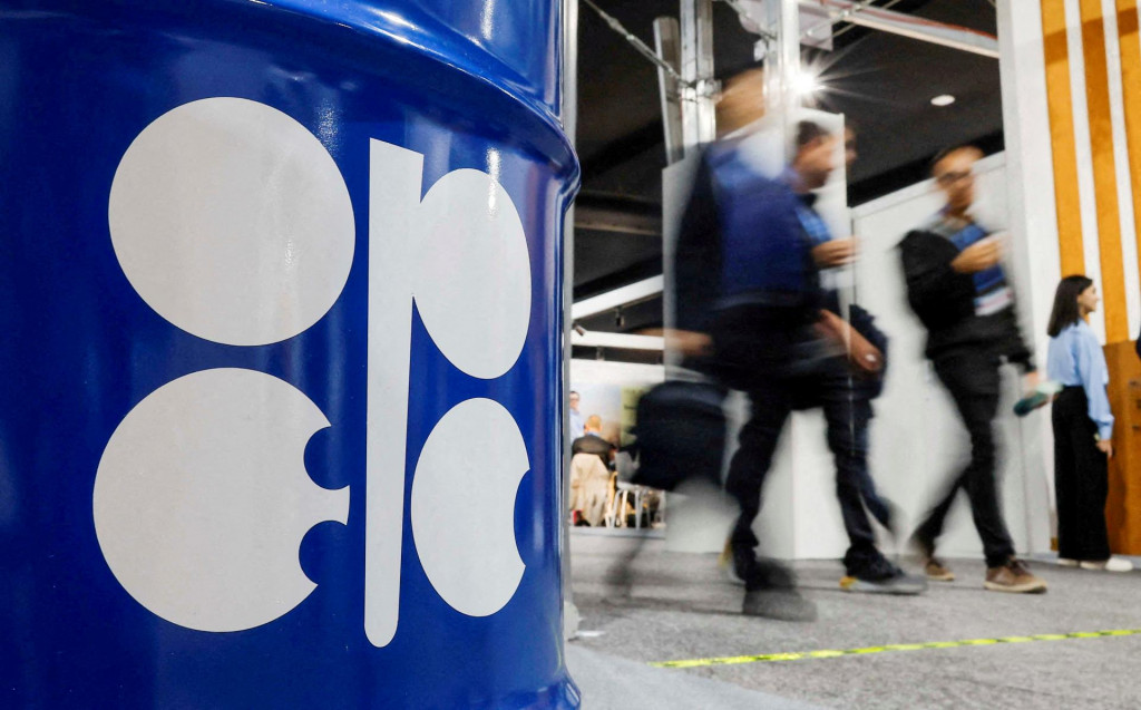Čo sa však týka produkcie, organizácia oznámila, že ťažba v krajinách mimo ropného zoskupenia OPEC+ vzrastie na budúci rok o 730-tisíc barelov denne. FOTO: REUTERS
