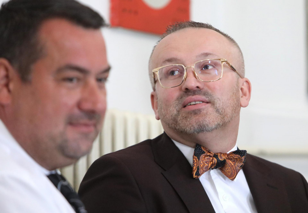 Vpravo exriaditeľ Slovenskej informačnej služby Vladimír Pčolinský na Špecializovanom trestnom súde v Banskej Bystrici. FOTO: TASR/Ján Krošlák