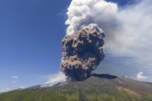 Etna, najväčšia aktívna sopka v Európe na snímke z 2. júna.