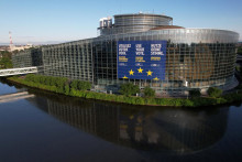 Predbežnú dohodu musia ešte oficiálne schváliť Európsky parlament aj Rada EÚ. FOTO: REUTERS