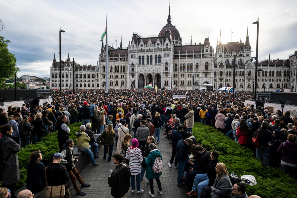 Pôvodnou témou protestov bolo obmedzenie práva zhromažďovať sa a zákon umožňujúci zákaz budapeštianskeho pochodu Pride. FOTO: REUTERS