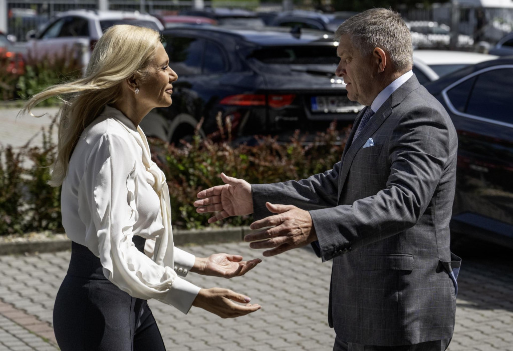 Premiér Robert Fico navštívil v rámci kontrolného dňa ministerstvo hospodárstva na čele s Denisou Sakovou.

FOTO: TASR/M. Baumann