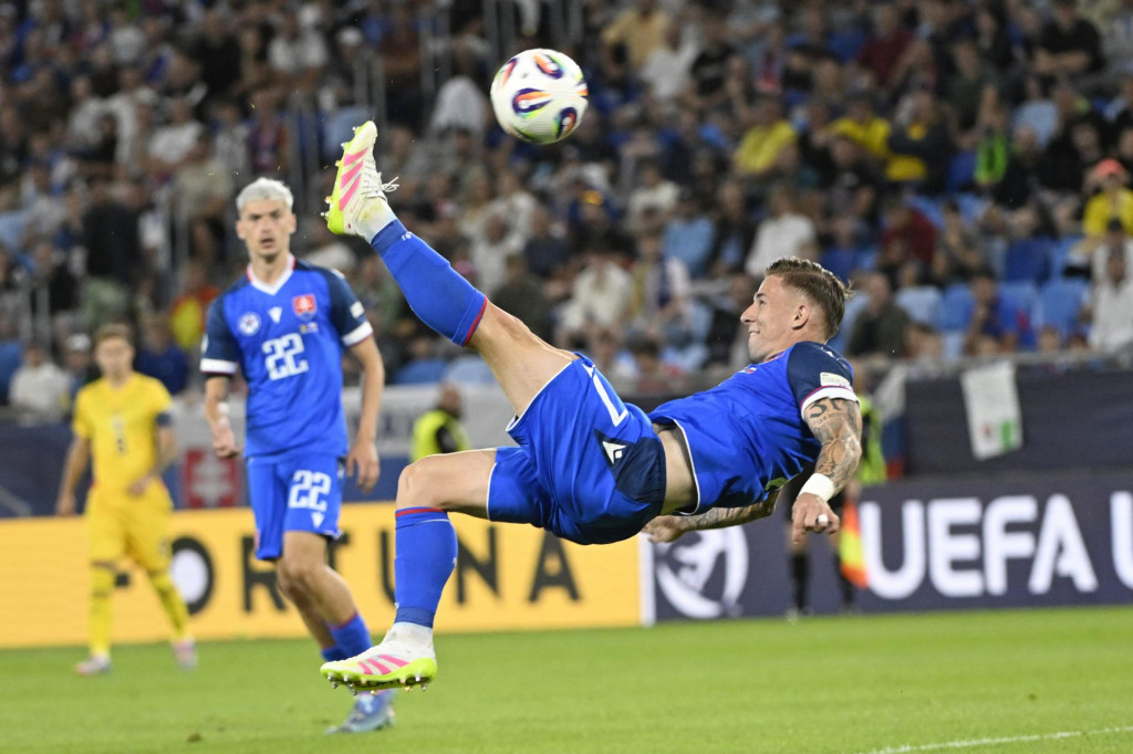 Tomáš Suslov (Slovensko) počas zápasu základnej A-skupiny Rumunsko - Slovensko na majstrovstvách Európy futbalistov do 21 rokov v Bratislave. FOTO: TASR/Pavel Neubauer