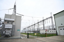 Súčasťou stavby má byť vedenie 2x400 kV pozostávajúce zo 104 podperných bodov tvorených pozinkovanými stožiarmi s výškou 45,6 - 56,9 m s konzolami maximálnej dĺžky 9,1 m. FOTO: TASR/Lukáš Grinaj