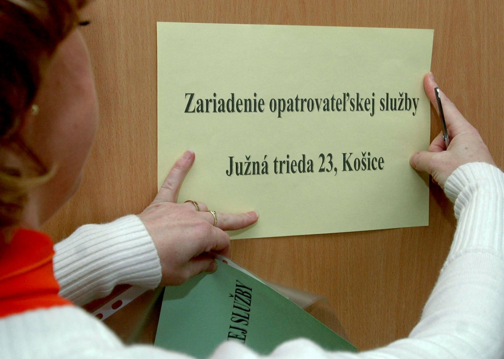Mesačný príspevok na opatrovanie jednej fyzickej osoby s ťažkým zdravotným postihnutím sa zvýši o 48 eur na 663,50 eura a pri opatrovaní dvoch alebo viacerých osôb s ťažkým zdravotným postihnutím o takmer 64 eur na 882,50 eura. FOTO: TASR/František Iván