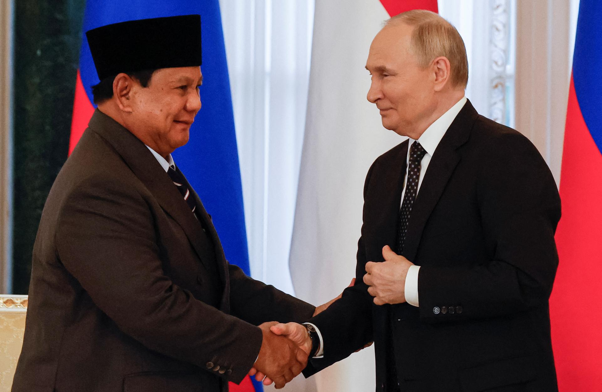 Petrohrad namiesto Kanady. Indonézsky líder po schôdzke s Putinom ocenil vzťah s Ruskom, na samit G7 neprišiel