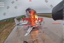 Ruské strategické bombardéry boli ukrajinskými dronmi nečakane ničené na základniach hlboko v tyle. FOTO: YouTube/Kyiv Independent