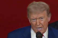 Americký prezident Donald Trump v nedeľu skoro ráno nášho času oznámil, že USA zbombardovali iránske jadrové zariadenia vo Fordo, Natanze a Isfaháne. FOTO: TASR/AP/C. Barria