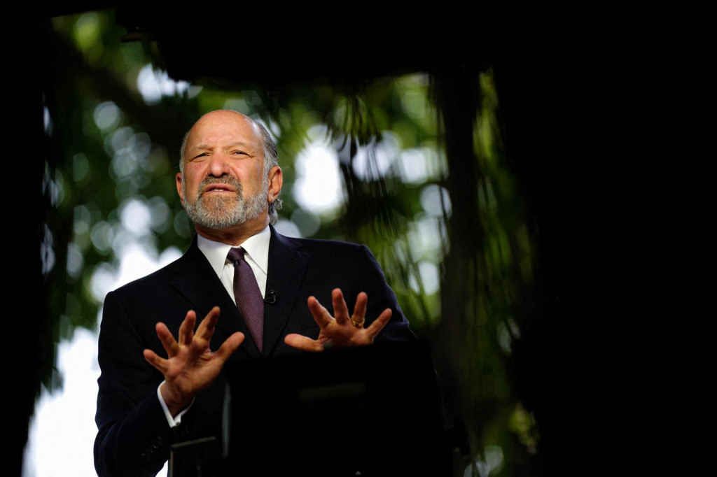 Americký minister obchodu Howard Lutnick sa zúčastňuje rozhovoru pred Bielym domom vo Washingtone, D.C., USA, 11. júna 2025. FOTO: REUTERS