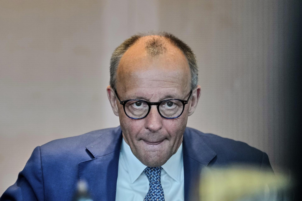 Nemecký kancelár Friedrich Merz prichádza na zasadnutie vlády v Berlíne. FOTO: TASR/AP