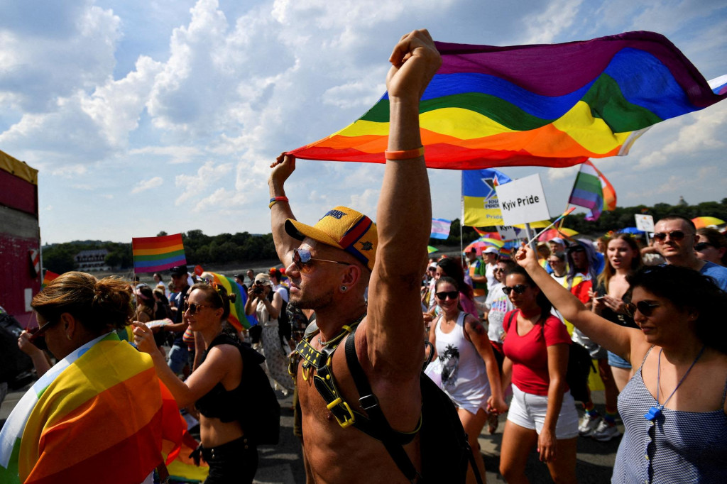 Ľudia sa zúčastňujú pochodu Budapest Pride v Budapešti (23. júla 2022). FOTO: Reuters