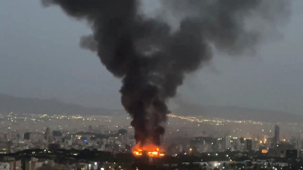 Iránska metropola Teherán po izraelskom vzdušnom údere. FOTO: Reuters