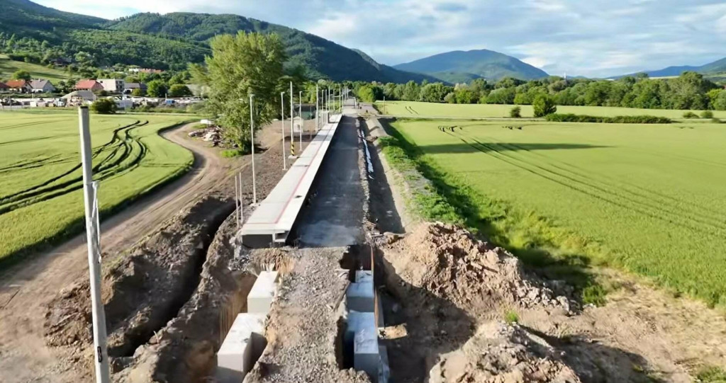 Práce na trati Hronský Beňadik - Nová Baňa. FOTO: ŽSR