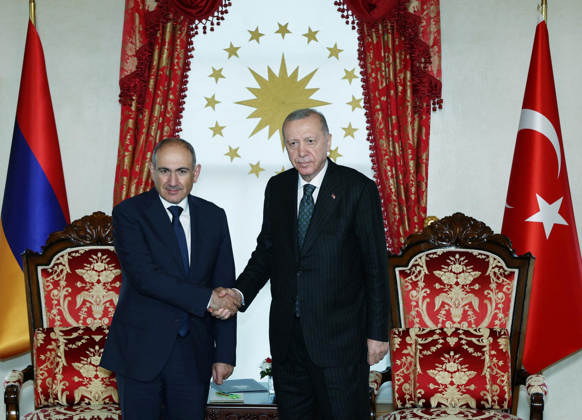 Turecko a Arménsko skúša prelomiť desaťročia nepriateľstva, v Istanbule rokovali prezidenti