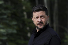 Ukrajinský prezident Volodymyr Zelenskyj prichádza na summit G7 v kanadskom Kananaskise v utorok 17. júna 2025. FOTO TASR/AP
