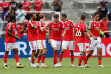 Futbal - Majstrovstvá sveta klubov FIFA - Skupina C - Benfica vs Auckland City - Inter & Co Stadium, Orlando, Florida, USA - 20. júna 2025 Angel Di Maria z Benficy oslavuje strelenie šiesteho gólu so spoluhráčmi. FOTO: NATHAN RAY SEEBECK