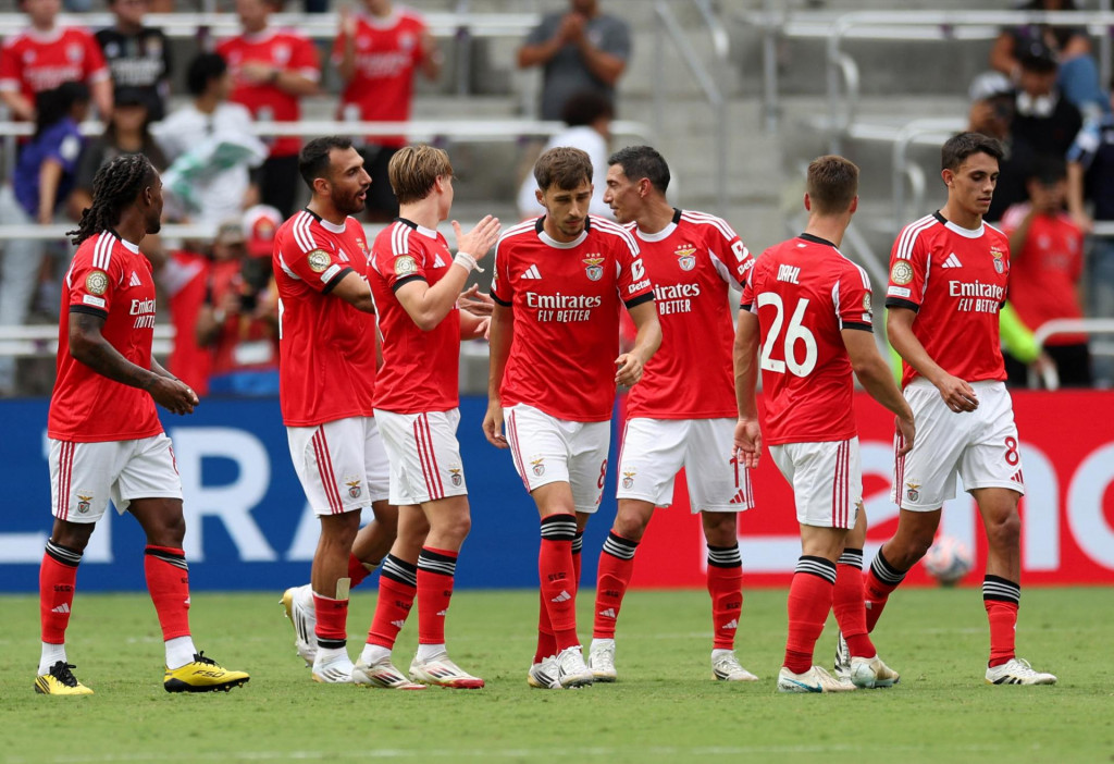 Futbal - Majstrovstvá sveta klubov FIFA - Skupina C - Benfica vs Auckland City - Inter & Co Stadium, Orlando, Florida, USA - 20. júna 2025 Angel Di Maria z Benficy oslavuje strelenie šiesteho gólu so spoluhráčmi. FOTO: NATHAN RAY SEEBECK