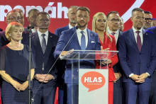 Predseda strany Hlas-SD a minister vnútra Matúš Šutaj Eštok počas tlačovej konferencie po piatom pracovnom sneme strany v Poprade 21. júna 2025. FOTO TASR/Maroš Černý
