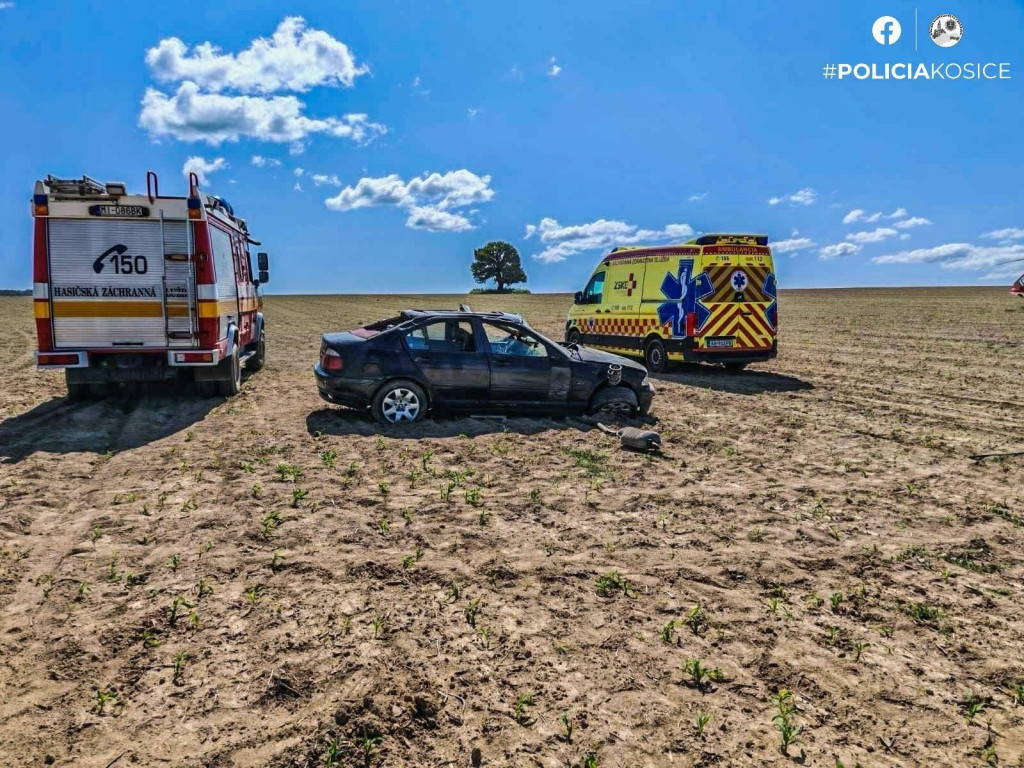 Dve obete si vyžiadala nehoda auta, ku ktorej došlo pri Košiciach. FOTO: Facebook/Polícia SR - Košický kraj