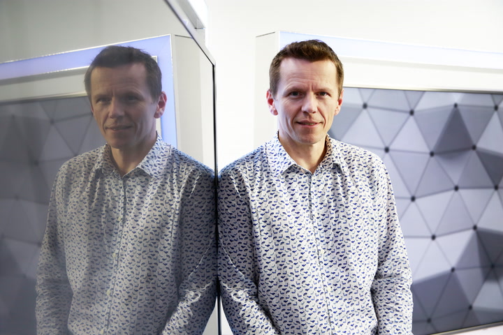 Expert v HNtelevízii pomenoval, čo mu chýba pri konsolidácii. Ukazuje na Estónsko