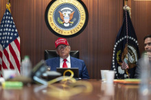 Americký prezident Donald Trump (vľavo) a americký minister zahraničných vecí Marco Rubio. FOTO: TASR/AP