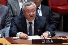 Čína je hlavným ekonomickým partnerom Iránu, pričom veľkú časť ropy dováža z tejto blízkovýchodnej krajiny. Peking čelí aj obvineniam, že Iránu dodáva tovar dôležitý na vojenské a civilné účely. FOTO: REUTERS